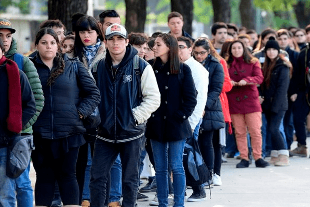 La UBA confirmó que se perdieron 241.000 empleos privados desde que asumió Milei y el salario mínimo cayó 40,5%