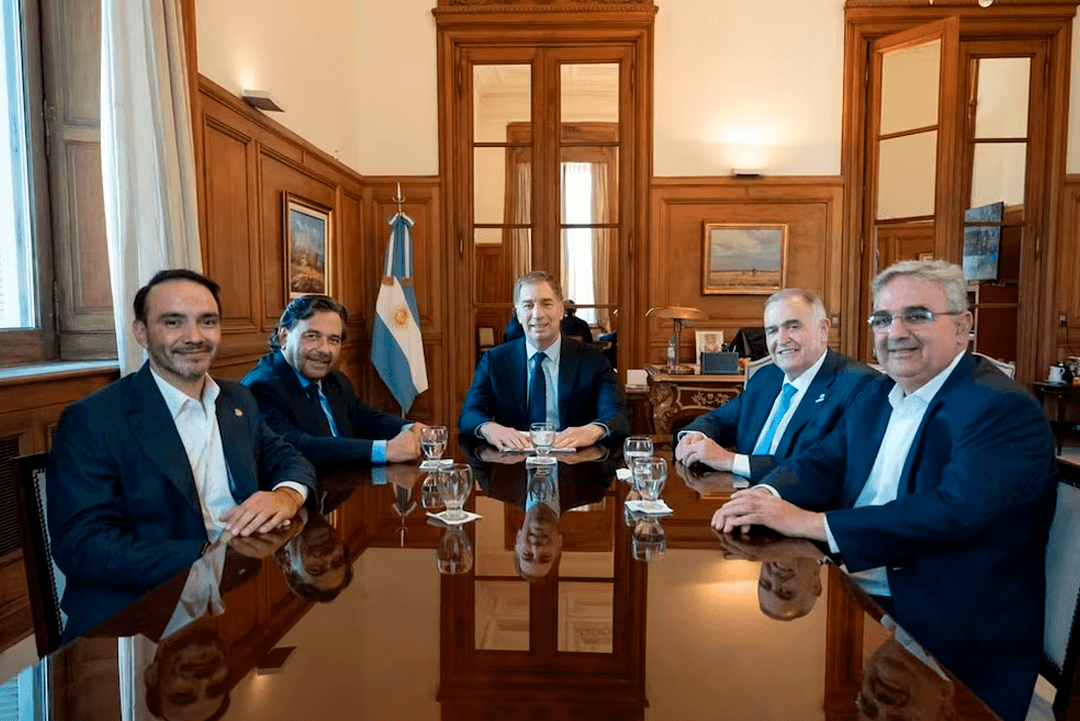 Jalil destacó el diálogo con Nación tras reunirse con Santilli, pero en la misma mesa Sáenz advirtió: "La paciencia se va acabando"